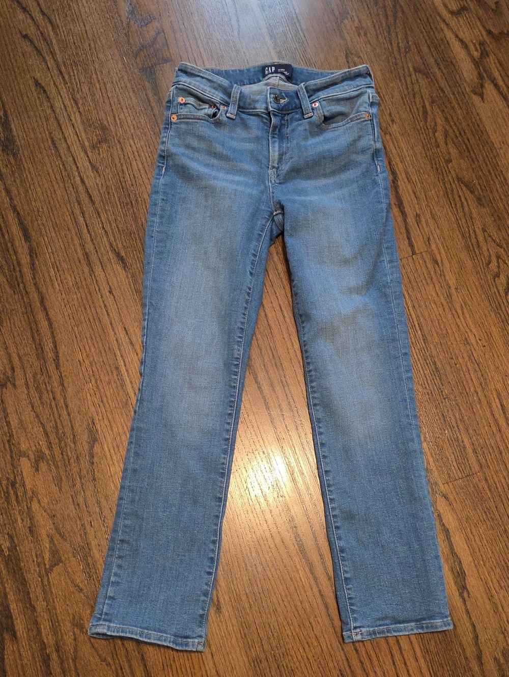 Gap Women's Classic Straight Leg Jeans. 25s